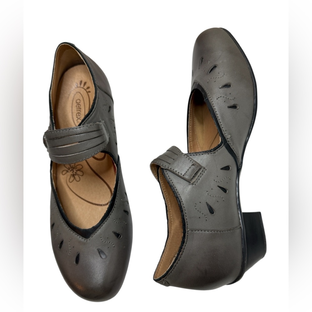 AETREX  Gray Adjustable Strap Leather Laser Cut Rachel Mary Jane Heel US 9.5